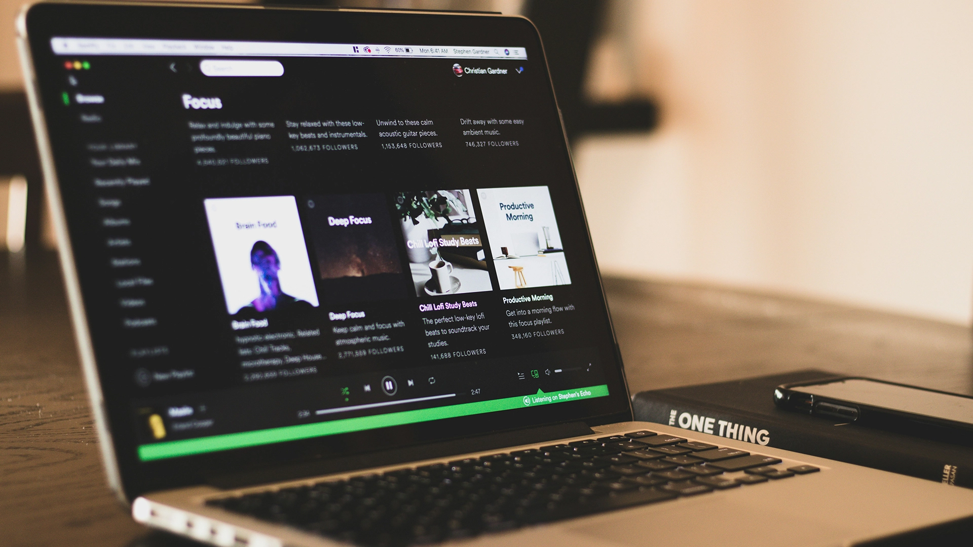 Spotify ver&ouml;ffentlicht KI-generierte Songs unter den Namen verstorbener K&uuml;nstler ohne Erlaubnis