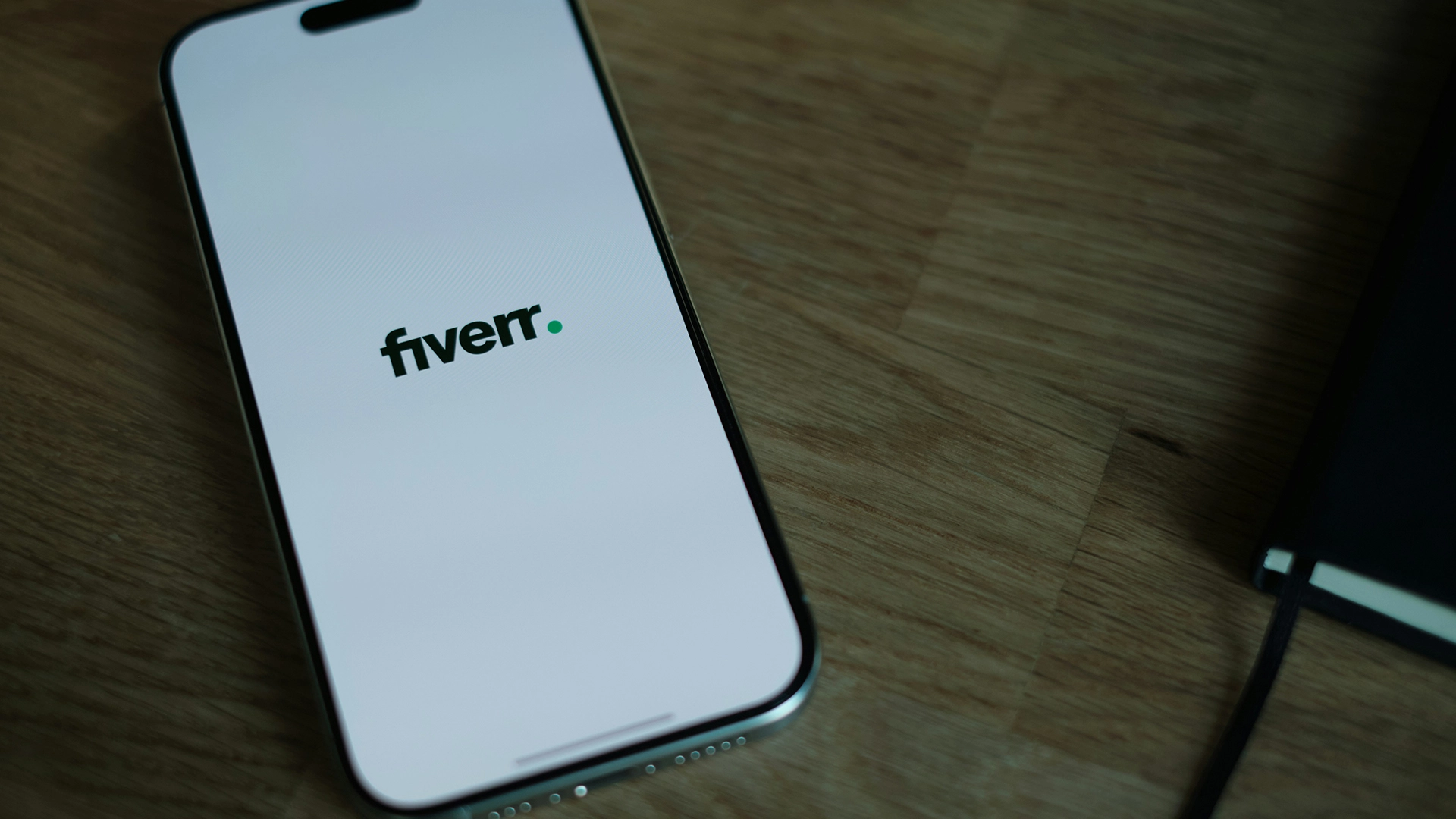 Fiverr wechselt zu KI-Struktur und entl&auml;sst 30% der Belegschaft